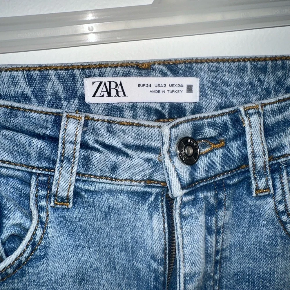 Zara Straight Leg Raw Hem Dark Acid Wash Blue Denim Jeans size 2